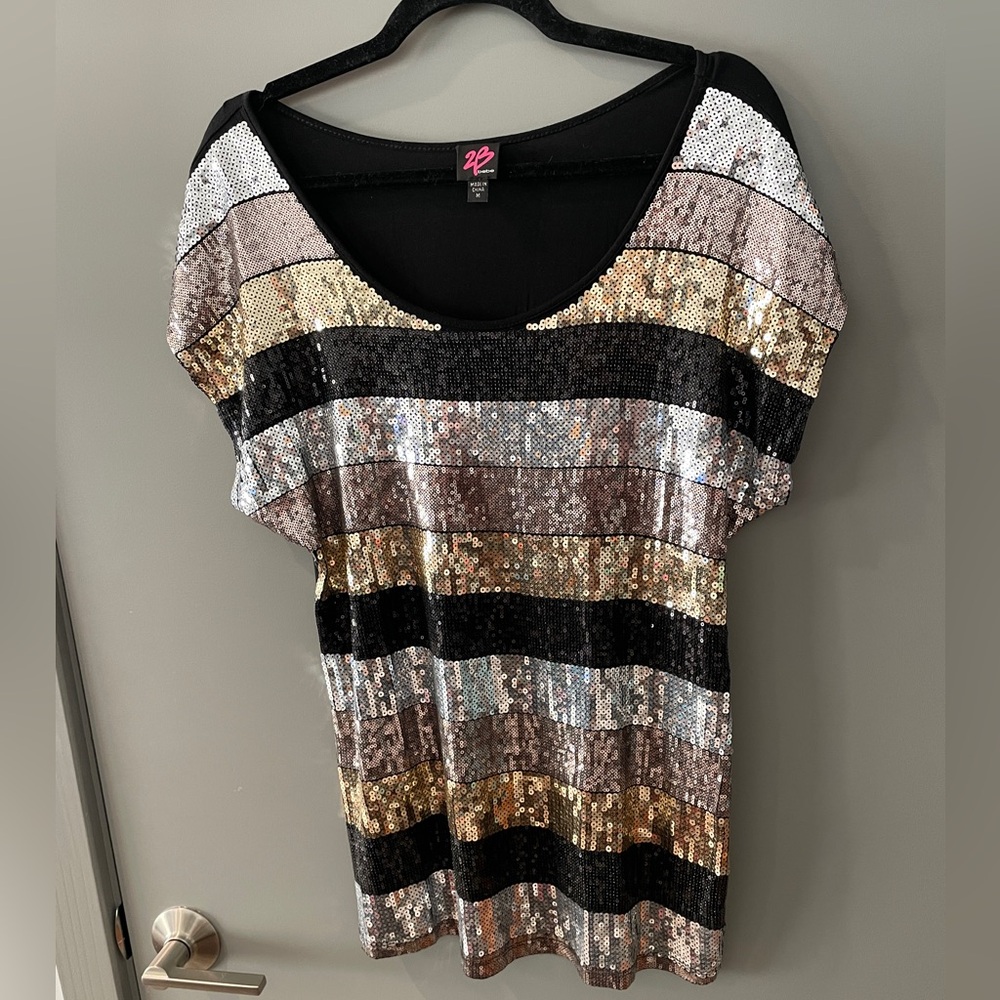 EUC 2B Bebe Sequin Blouse